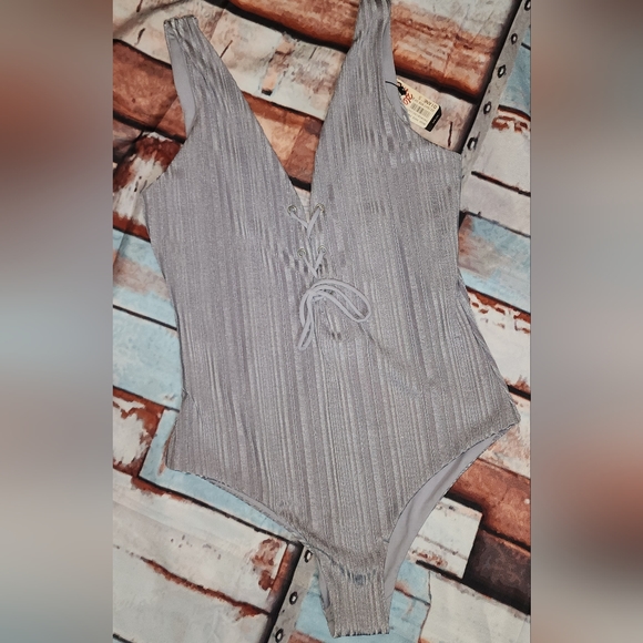 Tavik 🩱NWT Roan Lace up One Piece Swimsuit Size Large - Picture 5 of 7